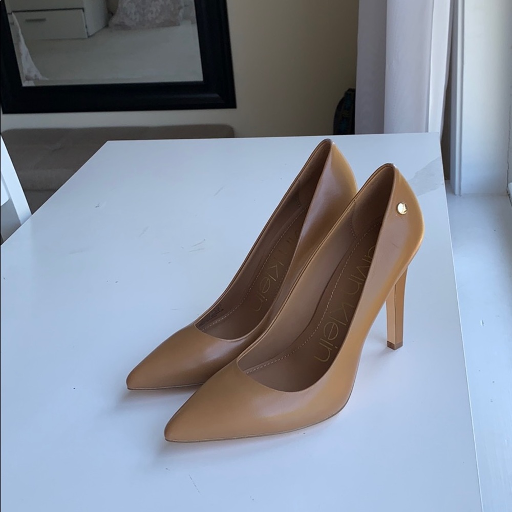 Calvin Klein Brady Leather Heels in camel